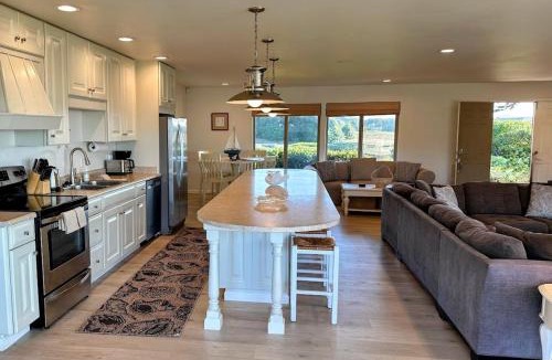 Fort Bragg House | Oceanfront Haven - Hot Tub & Private Beach Access