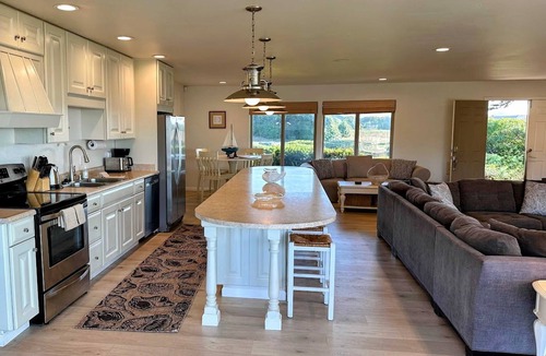 Fort Bragg House | Oceanfront Haven - Hot Tub & Private Beach Access