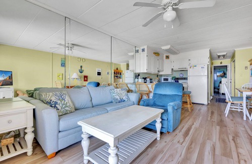Midtown Ocean City Condo | Oceanfront midrise building conveniently located on 52 street, perfect for a family of 6