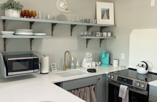 Emerald Isle Condo | Oceanside Studio Condo. Walking Distance to Beach!