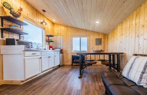 Whitehall House | Off-grid tiny home farm stay with incredible mountain views!
