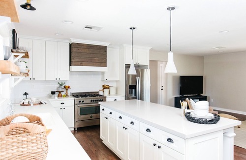 Village Grove House | Old Town “Modern Farmhouse” + Heated Pool + BBQ, Patio + 6-8 mins to Old Town