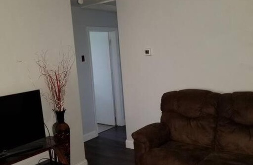 Norfolk House | Older Cozy Duplex A