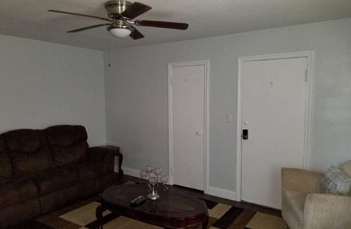 Norfolk House | Older Cozy Duplex A