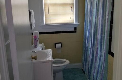 Norfolk House | Older upgraded Cozy Duplex B