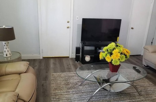 Norfolk House | Older upgraded Cozy Duplex B