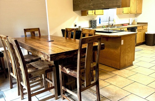 Riggins House | On the Rocks Lodge. Riverside and Mountain Views with a Private Hot Tub