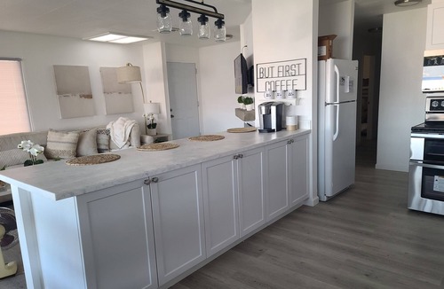 North Lakeport House | On the water with Boatdock & Hot-tub, 14 guests at Lakeport