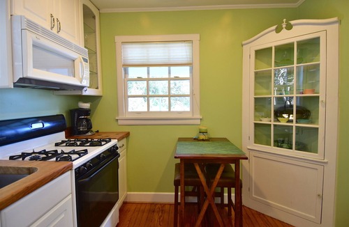 Morehead City Apartment | One Bedroom Carriage House- 131 Craven Street 300 feet from Beaufort Waterfront