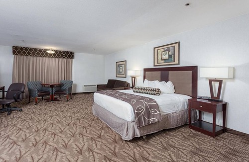 Idaho Falls Hotel | ONE FANTASTIC KING UNIT! POOL, HOT-TUB, SPA, PARKING!