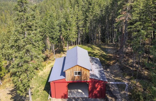 Bonners Ferry House | One Small Rv Space North of Bonners Ferry. 50 Amp, Water, Sewer. Ask about pets