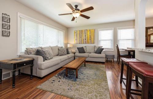 Hikes Point House | OPEN 4BR2BA Sleeps 8 Near Hwy Covered Deck