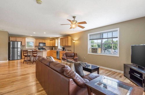 Oswego House | Open Concept/Spacious/Private/Modern/Hardwoods
