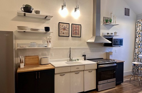 Frontier Apartment | Opera House Suite 2