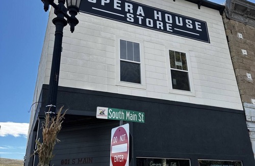 Frontier Apartment | Opera House Suite 2