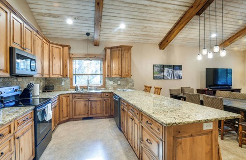 Island Park Cottage | Outdoor Adventure Hub ~ 20 Miles to Yellowstone!