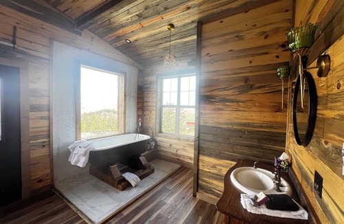Dubois Cabin | Outlaw Cabin at Arcady Ridge Ranch-rustic vibe meets and beautiful mountain view