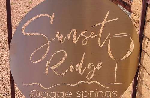 Cornville Cottage | Overlook Sedona in the horizon and wine valley below, hike, relax! 2BR