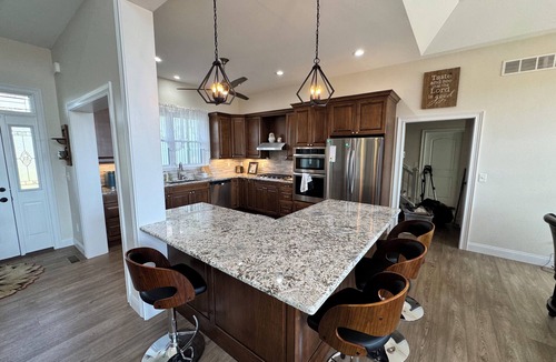 De Mossville House | Owl's Nest Retreat: Sleeps 20, Near Ark Encounter and Bourbon Trail