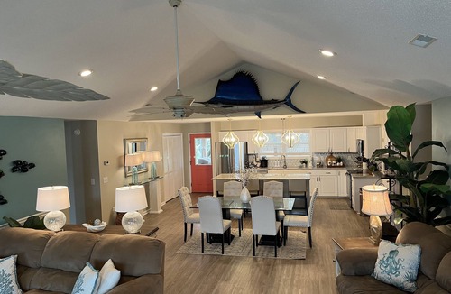 Edisto Island House | Palmetto Blvd just steps from the beach !