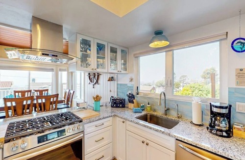 Marine Terrace House | Panoramic Ocean and Sunset Views with EV Charging available