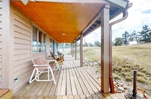 Glacier View Meadows House | Panoramic Views! 'The Cozy Fox Cabin' in Livermore