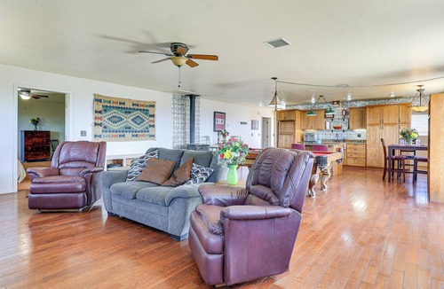 Tyrone House | Panoramic Vistas & Pergola: Silver City Escape!