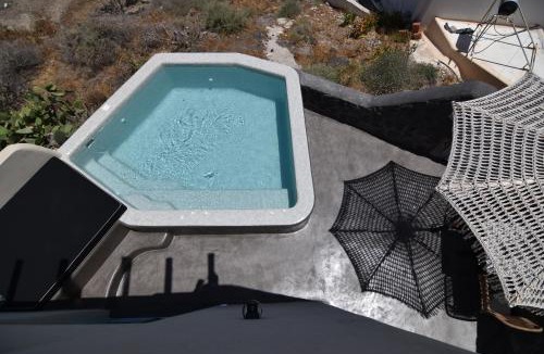 Vourvoulos Apartment | Panthea Suite Santorini - Private pool