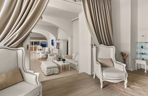 Paleopolis Hotel | Paradise Art Hotel by Mr and Mrs White