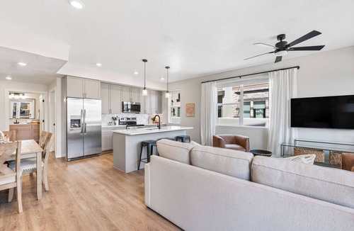 St. George Condo | Paradise Cove: Desert Color Lagoon + Beaches