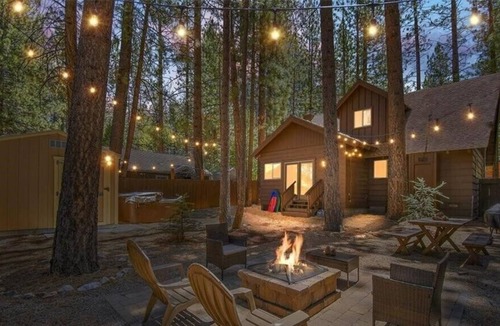 Big Bear Lake Ski Chalet | Paradise in the Pines - Classic Big Bear Chalet with Hot Tub, Ping Pong and Darts!
