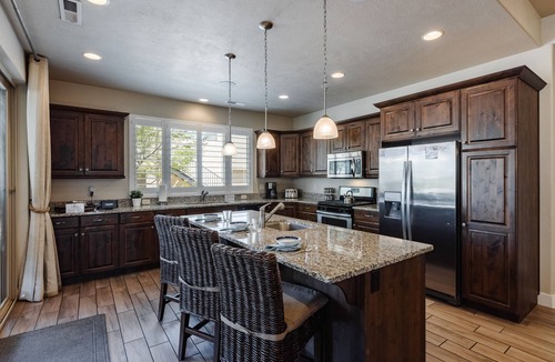 Santa Clara House | Paradise Village at Zion 28: Private Hot Tub, Outdoor firepit, and Community Pool