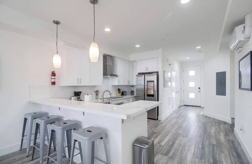University Heights Apartment | Park Blvd 301 | Modern | Urban Oasis | SPA