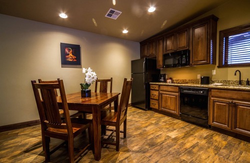 Zion National Park South Entrance Apartment | Park Entrance Hub | 1 Unit | 1.2 Miles to Oscar’s Café and DeZion Art Gallery