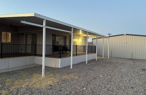Cienega Springs House | Parker Sun Daze Getaway. Sleeps 7, Boat Parking + BBQ. Close to free boat ramp