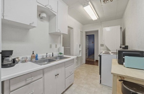 Mountain Home Apartment | Parking|Smart TV|Full Kitchen|Self Check-In|W/D