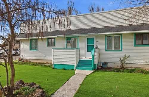 Mountain Home Apartment | Parking|Smart TV|Full Kitchen|Self Check-In|W/D