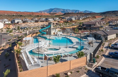 Washington House | Paseos Retreat, Sleeps 29, Private Pool, Hot Tub, BBQ, Ping Pong Table, Gaming Consoles and more!
