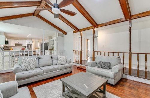 Santee House | Patio + Pool Table: Lake Marion Getaway
