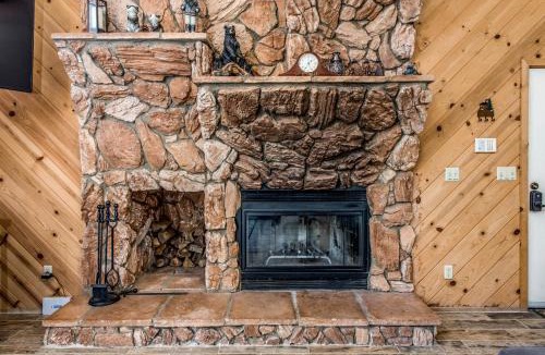 Shaver Lake House | Paw's Cabin