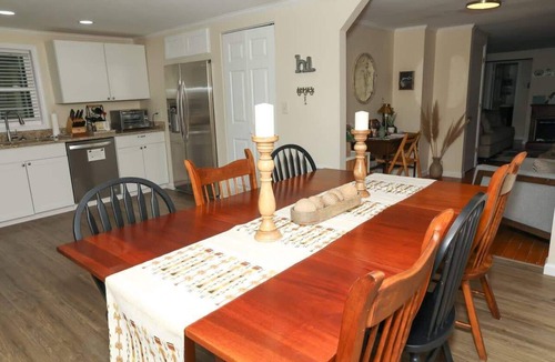 Burks Fork House | Peace and Pinecones Cottage by Buffalo Mtn Getaway