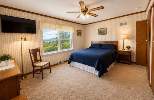 Polson House | Peaceful 2-bedroom house with AC and beautiful lake views in charming Polson