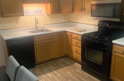Parkdale Apartment | Peaceful 3-bedroom apartment with AC in Cincinnati