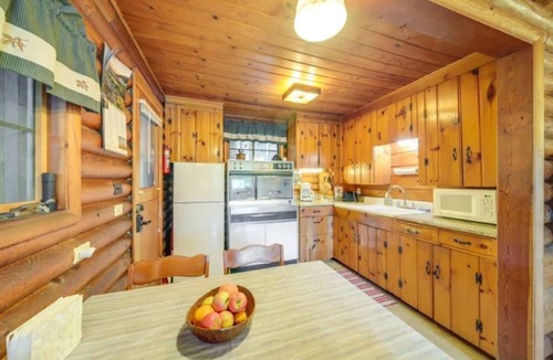 Newport Cabin | Peaceful 3-bedroom cabin on Sacheen Lake near Newport and Spokane