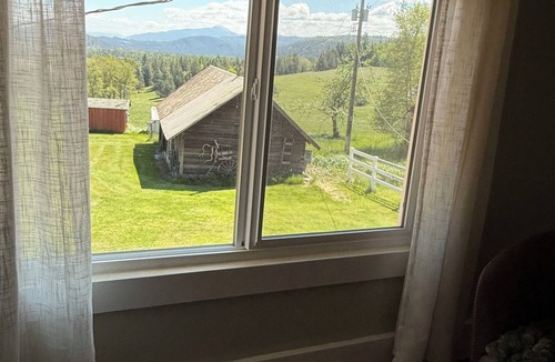 Cataldo House | Peaceful 3-bedroom farm house with AC in charming Cataldo