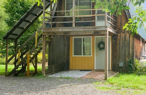 Hector House | Peaceful and private renovated barn right off the winery and brewery trail