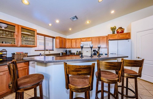 Tucson House | Peaceful And Quiet Getaway~ Spacious and Comfortable ~ Chef's Kitchen!