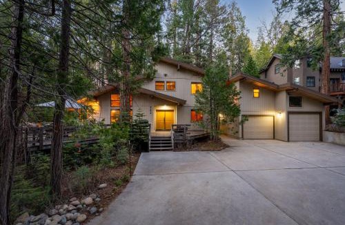 West Village House | Peaceful Cabin Getaway Relaxing By the Creek Walking Distance to Town