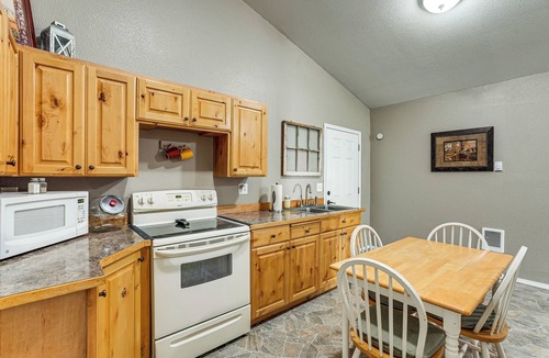 Chattaroy Cottage | Peaceful Farm Stay Near Spokane: Inland Hideaway!