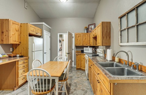 Chattaroy Cottage | Peaceful Farm Stay Near Spokane: Inland Hideaway!